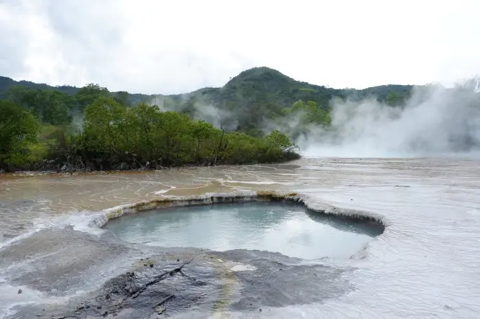 Menjelajahi Pesona Kawah Nirwana Suoh di Lampung