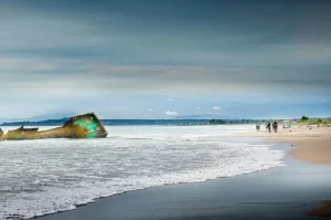 Panorama Memukau Pantai Kedu Warna Lampung
