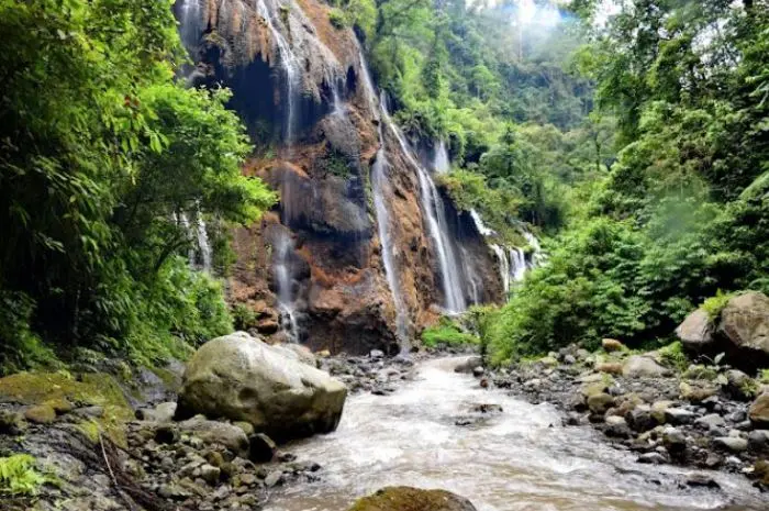 Air Terjun Tumpak Sewu, Rasakan Sensasi Pesona Niagara di Lumajang