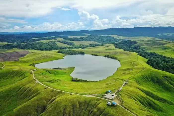 Danau Love Jayapura, Pesona Alam Unik Berbentuk Hati di Papua