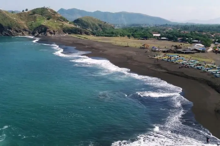 Pantai Payangan Jember, Keindahan Alam dan Cerita Mitos yang Memikat